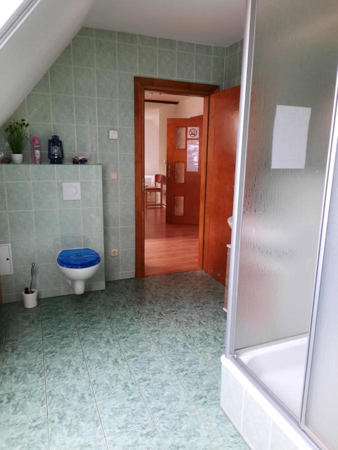 Monteur- und Ferienwohnung im Obergeschoss und Dachgeschoss - Familie Weber Bockendorf Exterior foto