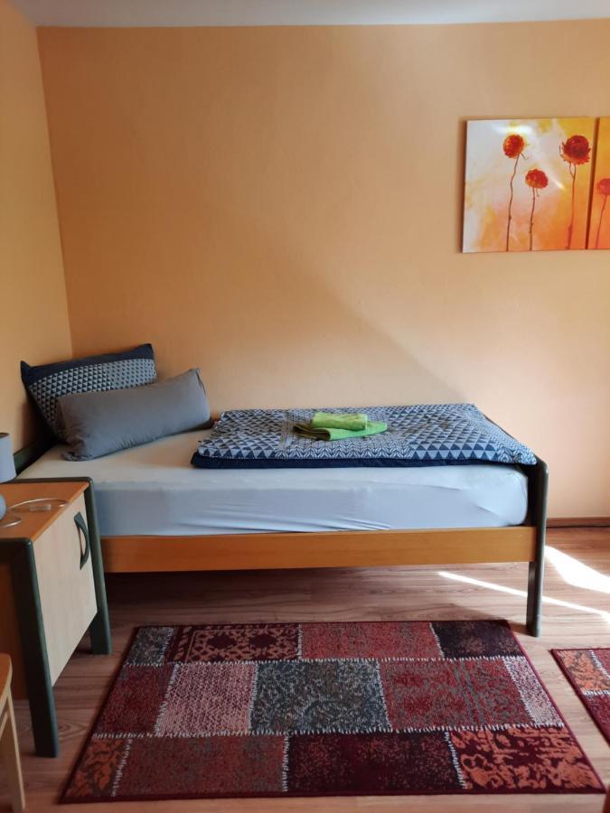 Monteur- und Ferienwohnung im Obergeschoss und Dachgeschoss - Familie Weber Bockendorf Exterior foto